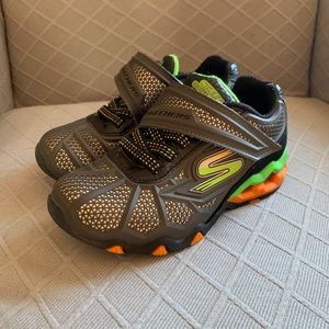 Skechers boys sneaker sz 11